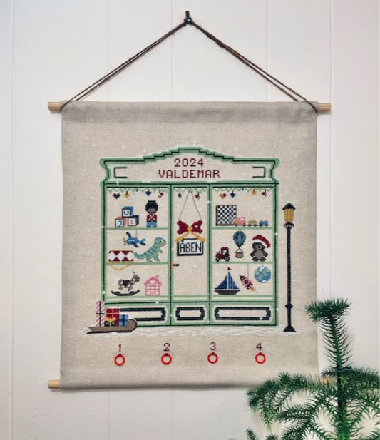 Pomp Stitch - Christmas Toy Store adventskalender 2039-3